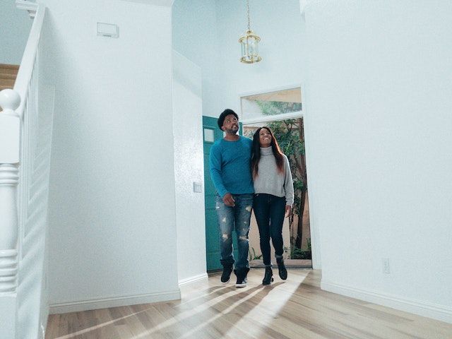 two tenants entering an unfurnished property for a tour